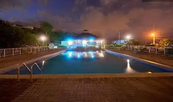 מלון קינגסטון The Cabin At Long Mountain Country Club